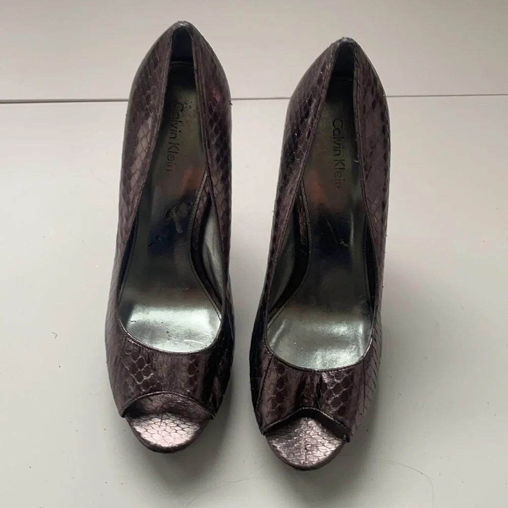 Calvin Klein Dahlia Metallic Peep Toe Heeled Platforms‎ Size 7M